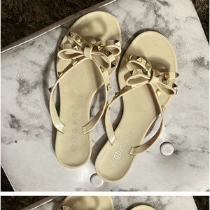 2 BN Pairs of Flip Flop for $30! Size 5